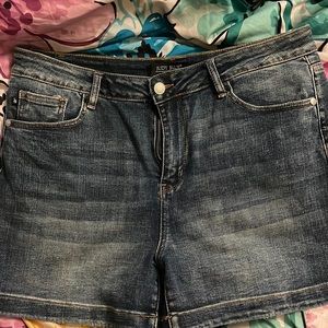 Judy blue shorts